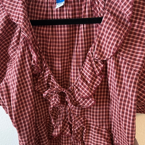 Old Navy Ruffle Top - Picture 3 of 3